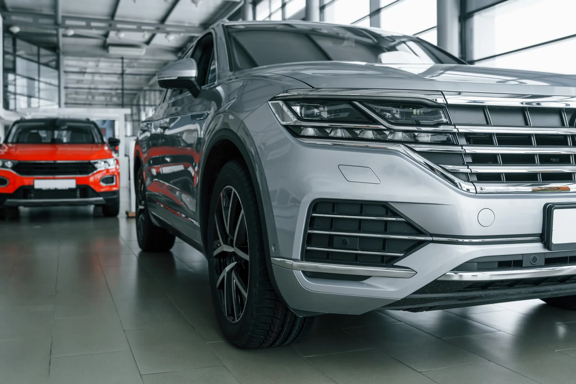 Camioneta exhibida en el showroom de una agencia