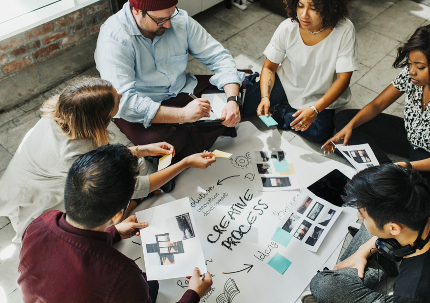 Estrategias creativas para captar la atención instantánea video - Estrategias creativas para captar la atencion instantanea - Video ads en 2025: Gana la atención en los primeros 2 segundos